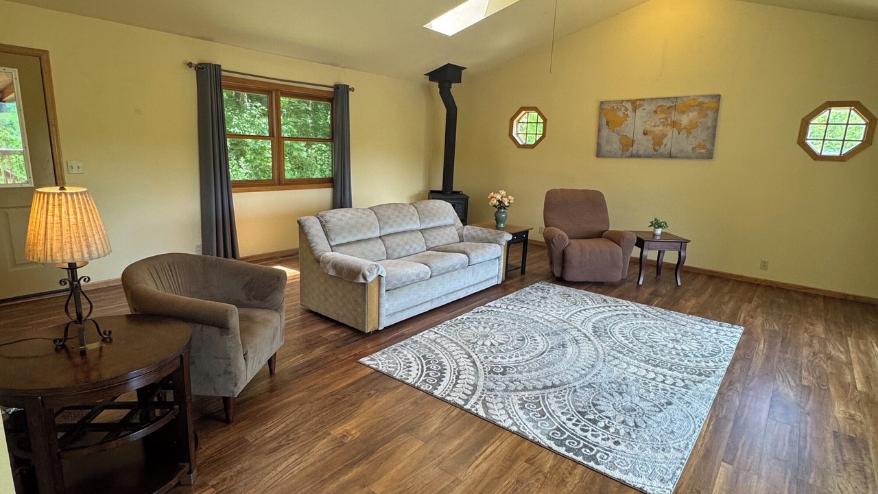 Photo of Livingroom in Hillsboro