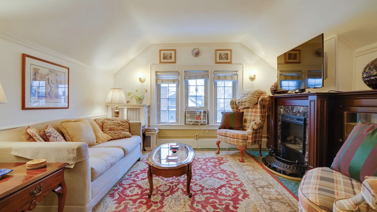 Photo of Livingroom in Lowry Hill