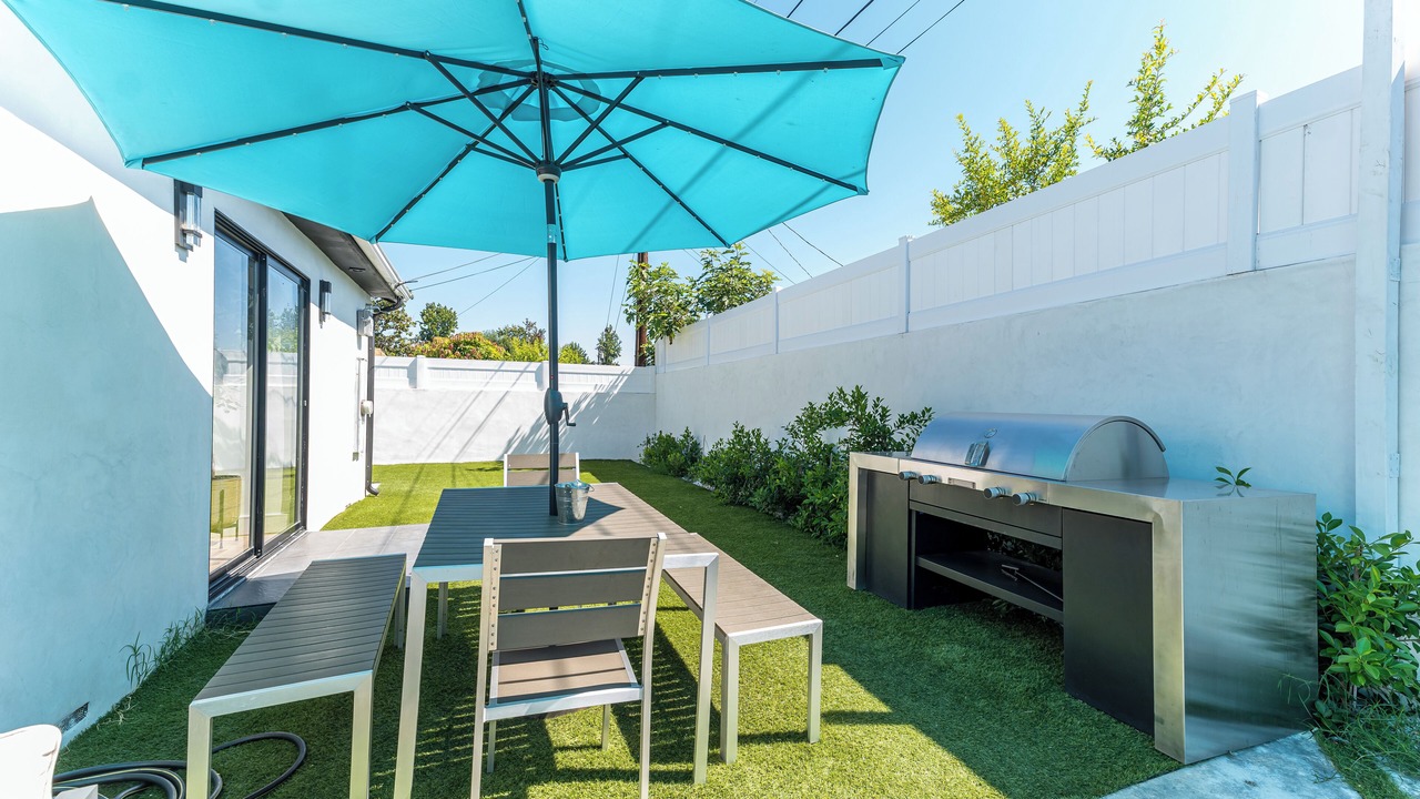 Photo of Outdoor in Valley Glen
