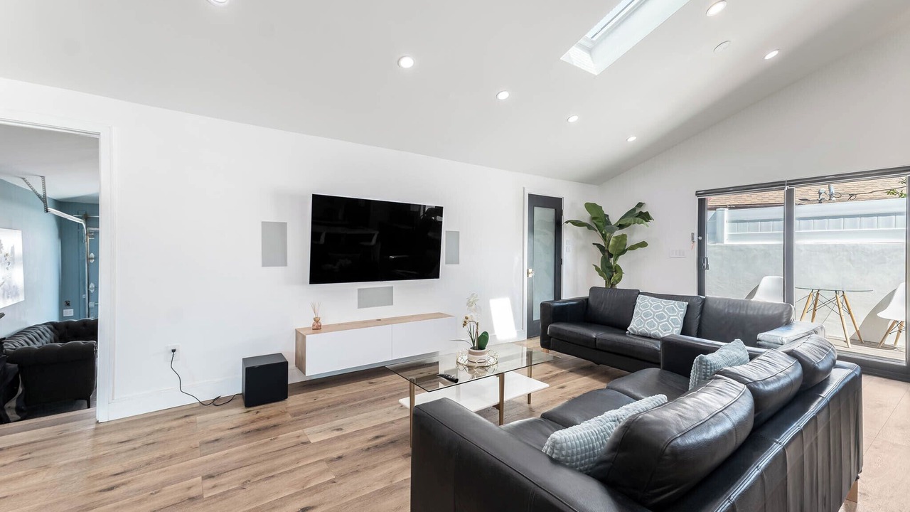 Photo of Livingroom in Valley Glen