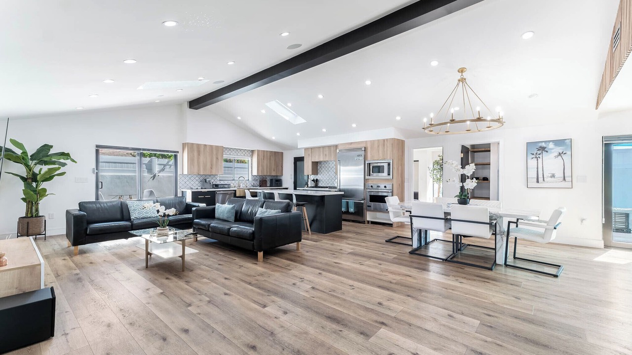 Photo of Livingroom in Valley Glen