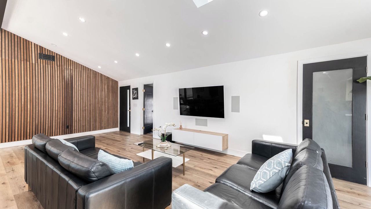 Photo of Livingroom in Valley Glen