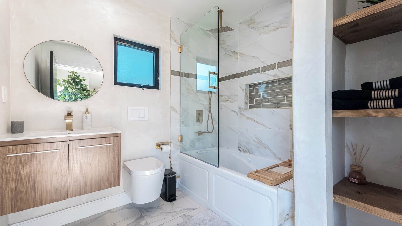 Photo of Bathroom in Valley Glen