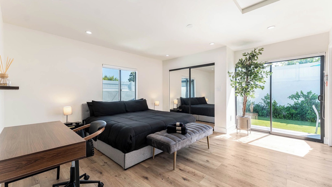 Photo of Bedroom in Valley Glen