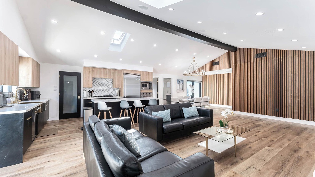Photo of Livingroom in Valley Glen