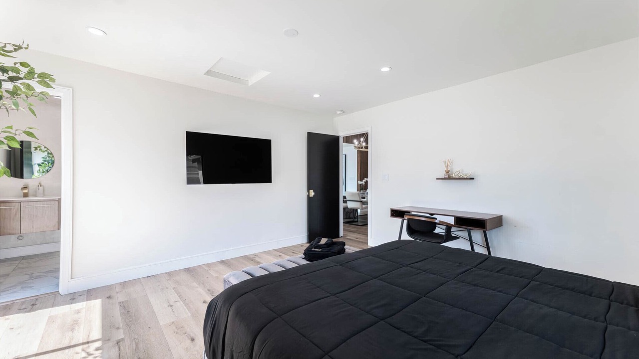 Photo of Bedroom in Valley Glen