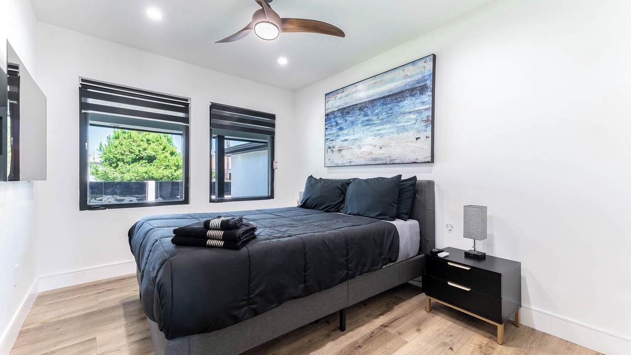 Photo of Bedroom in Valley Glen