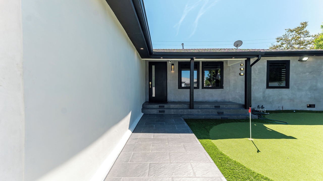 Photo of Outdoor in Valley Glen