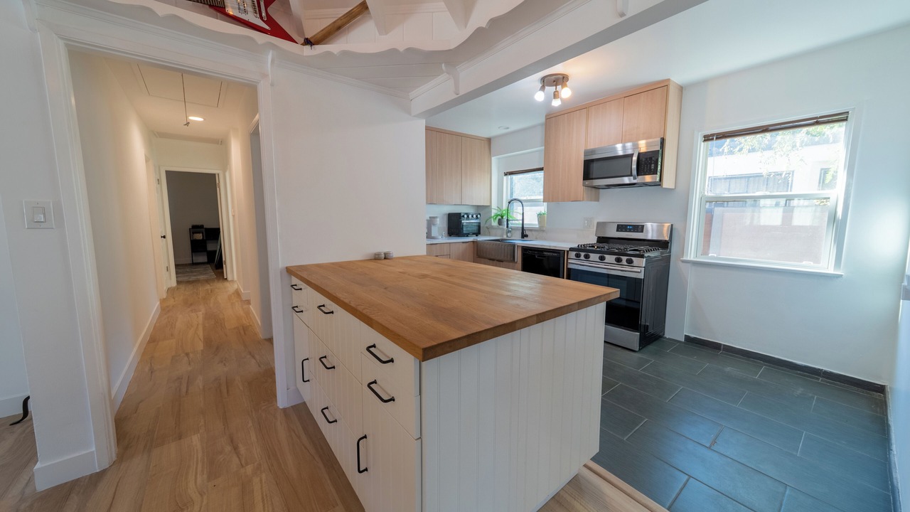 Photo of Kitchen in Lake Balboa