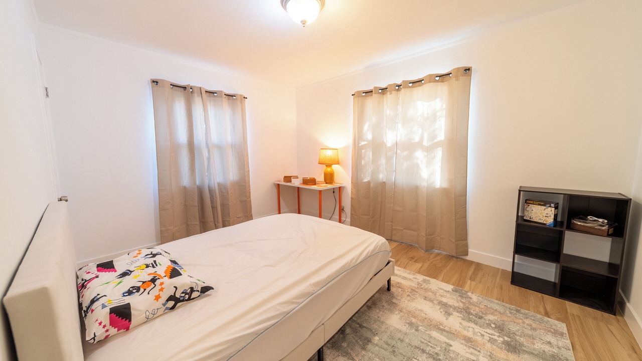 Photo of Bedroom in Lake Balboa