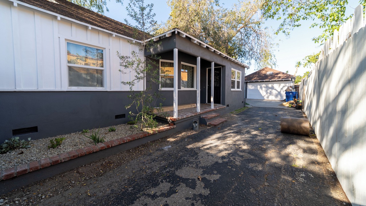 Photo of Patio Balcony in Lake Balboa