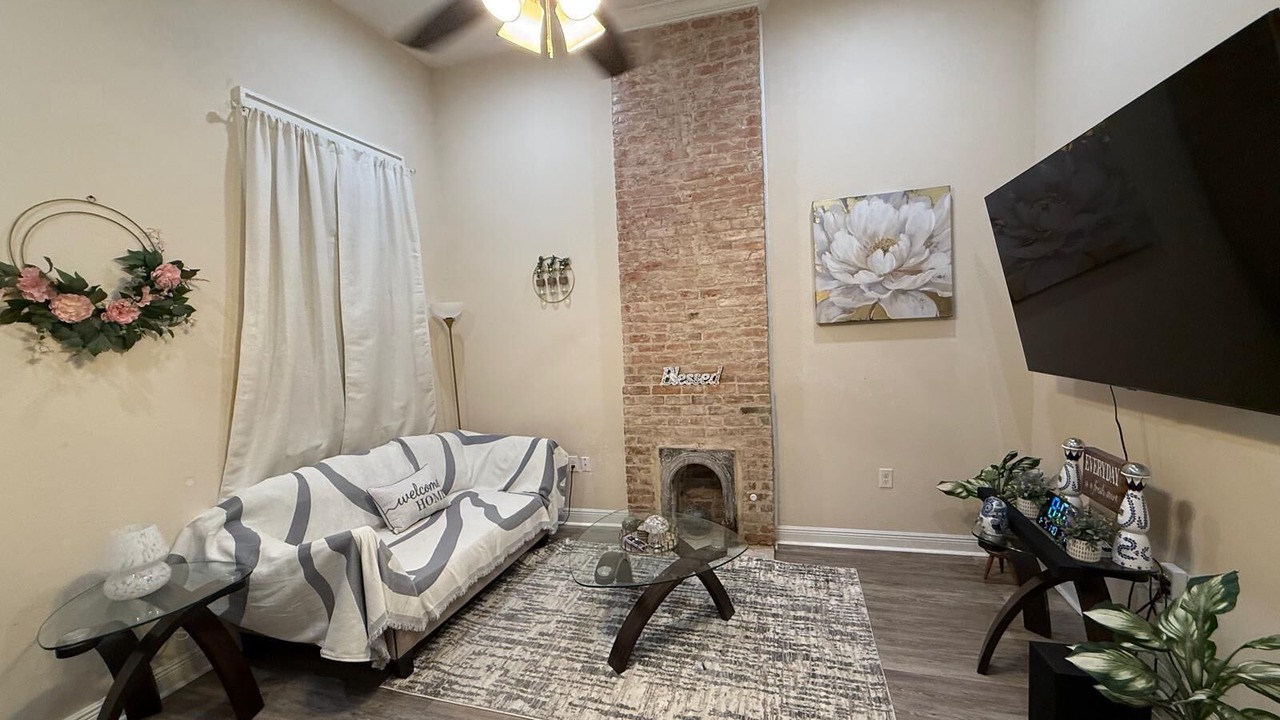 Photo of Livingroom in Holy Cross District