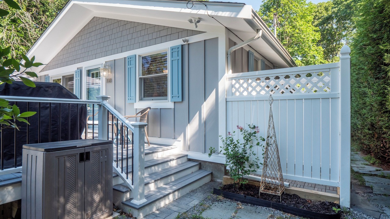 Photo of Patio Balcony in Jamestown Shores