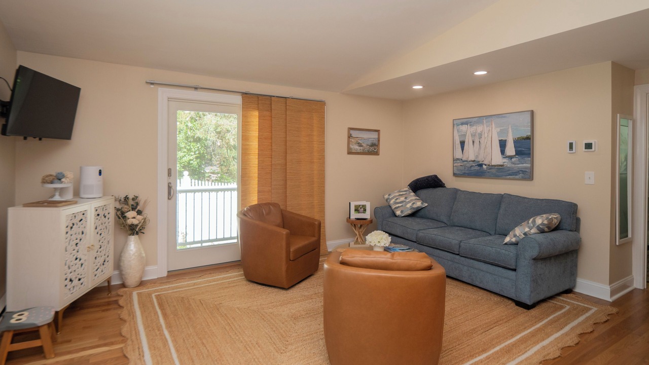 Photo of Livingroom in Jamestown Shores