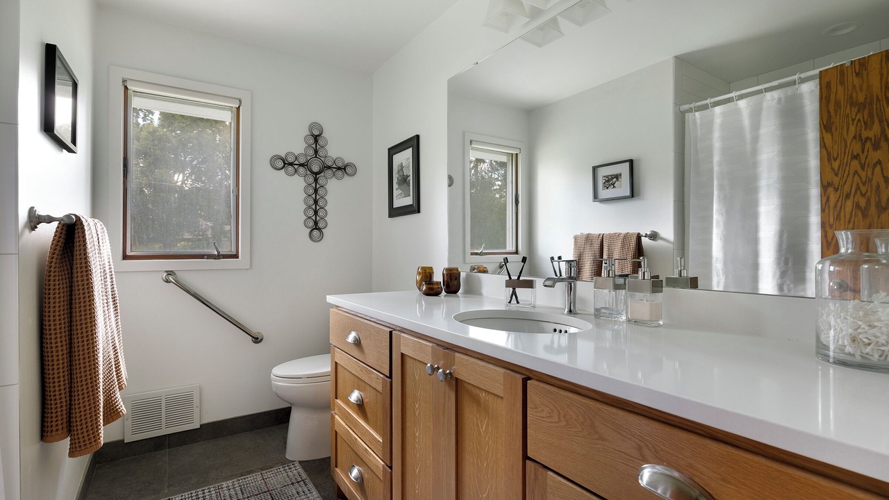 Photo of Bathroom in Bayport