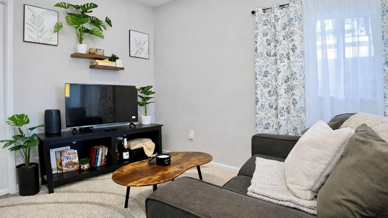 Photo of Livingroom in Fullerton