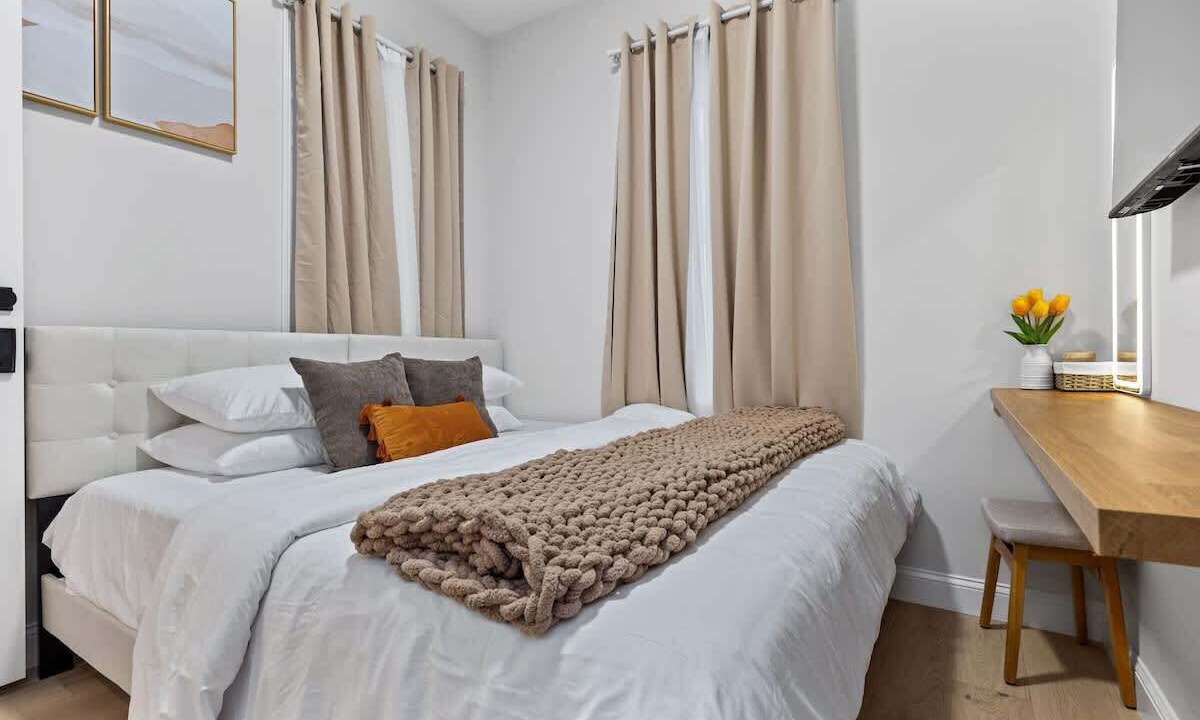 Photo of Bedroom in Columbus Park - Andrew Square