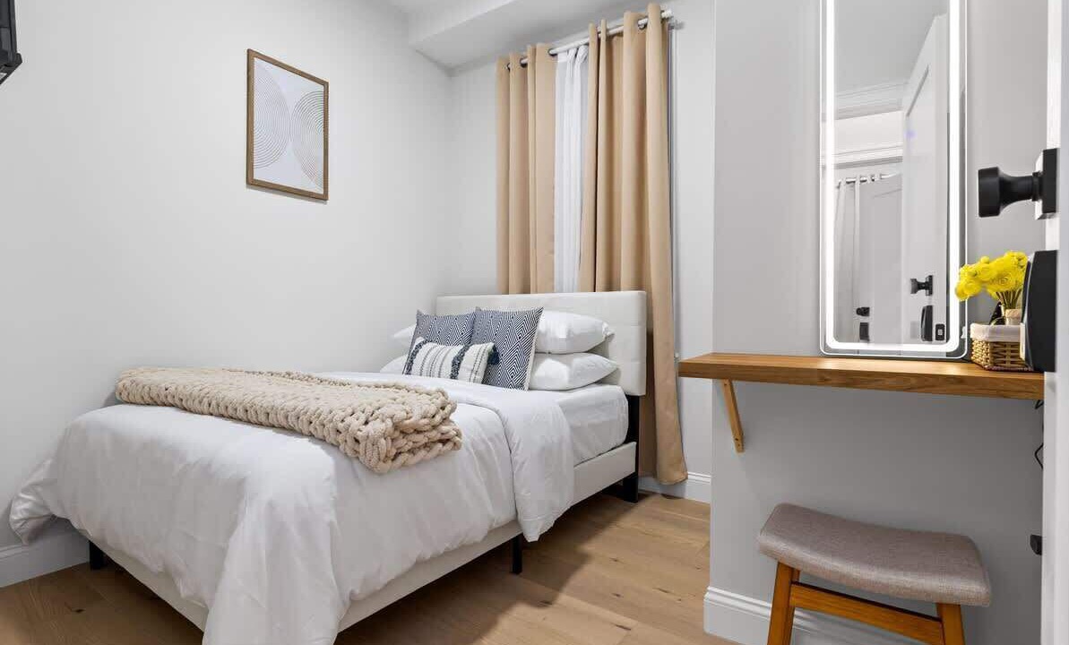 Photo of Bedroom in Columbus Park - Andrew Square