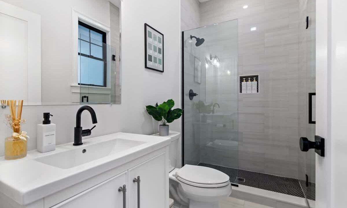 Photo of Bathroom in Columbus Park - Andrew Square