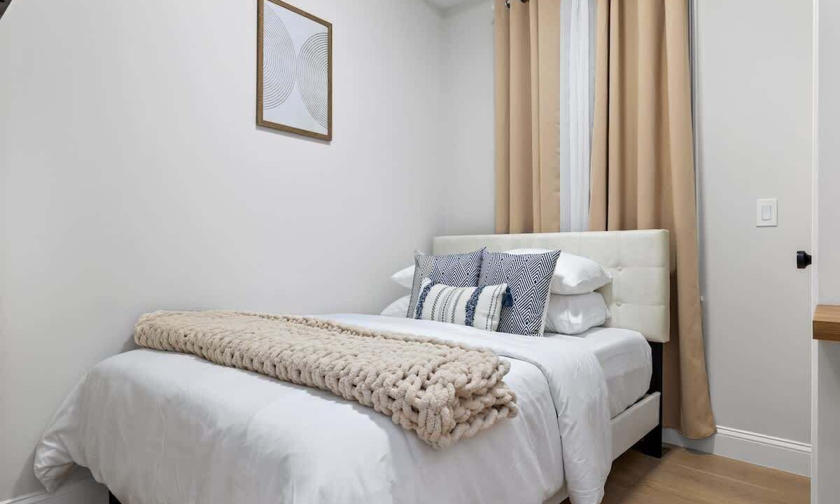 Photo of Bedroom in Columbus Park - Andrew Square