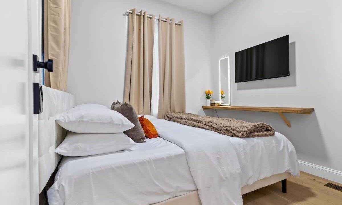 Photo of Bedroom in Columbus Park - Andrew Square