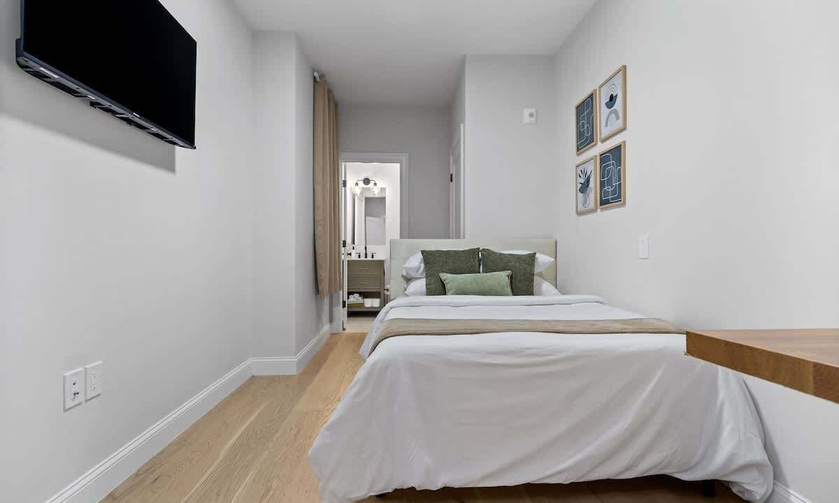 Photo of Bedroom in Columbus Park - Andrew Square