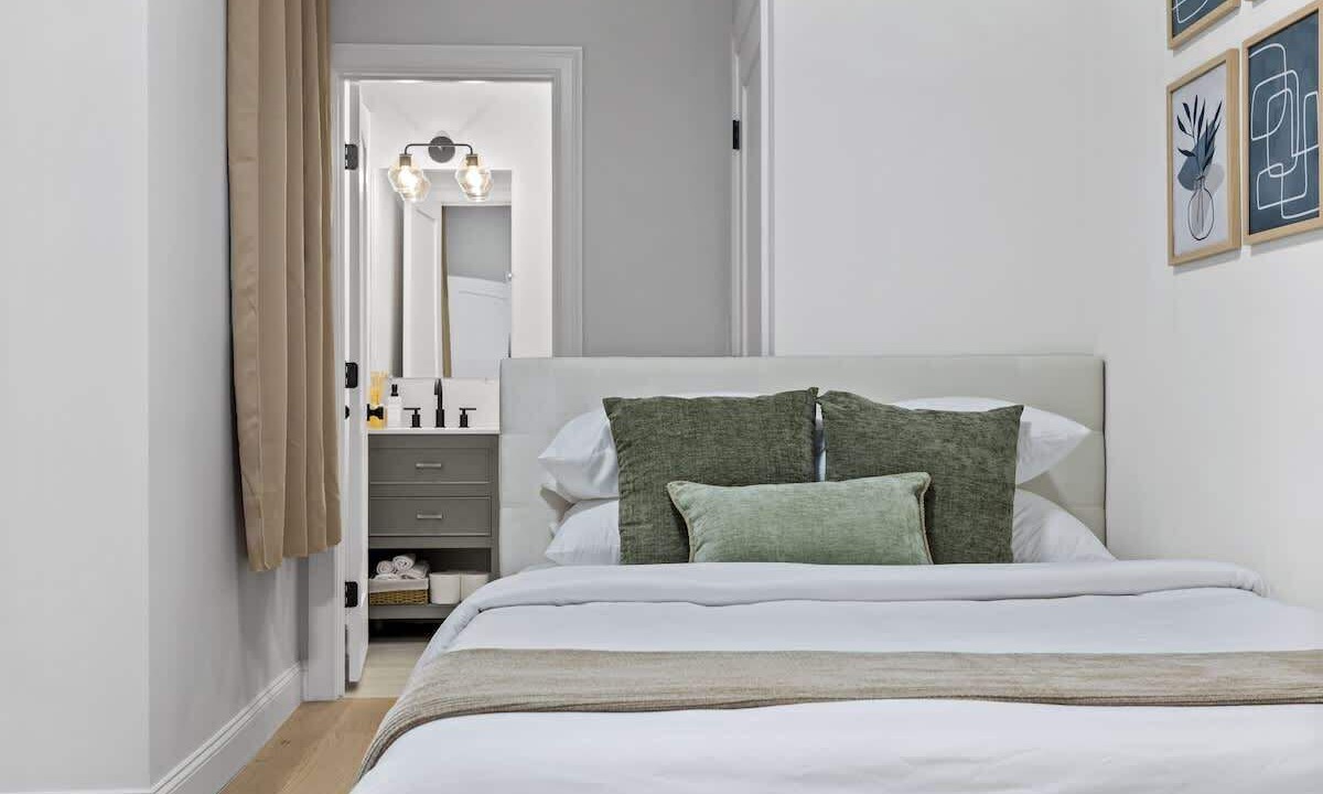 Photo of Bedroom in Columbus Park - Andrew Square