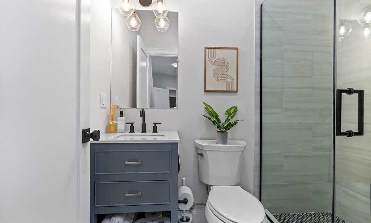 Photo of Bathroom in Columbus Park - Andrew Square