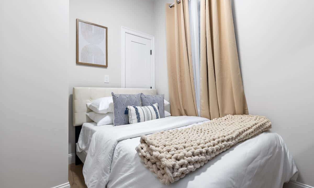 Photo of Bedroom in Columbus Park - Andrew Square