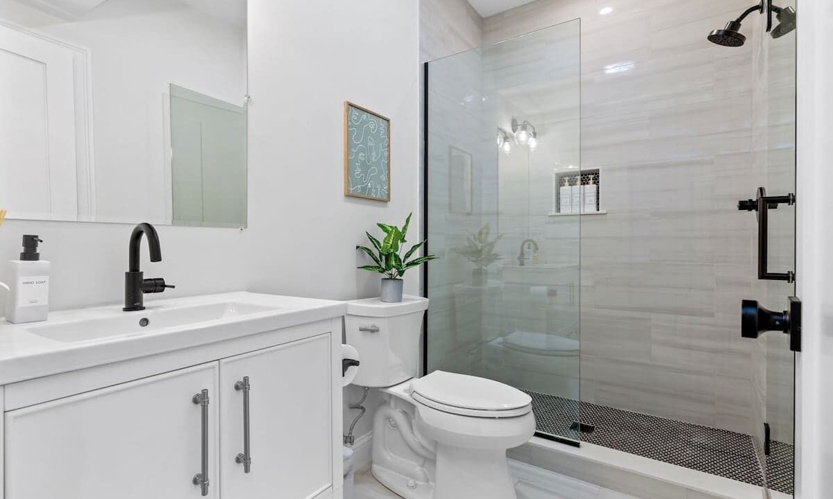 Photo of Bathroom in Columbus Park - Andrew Square