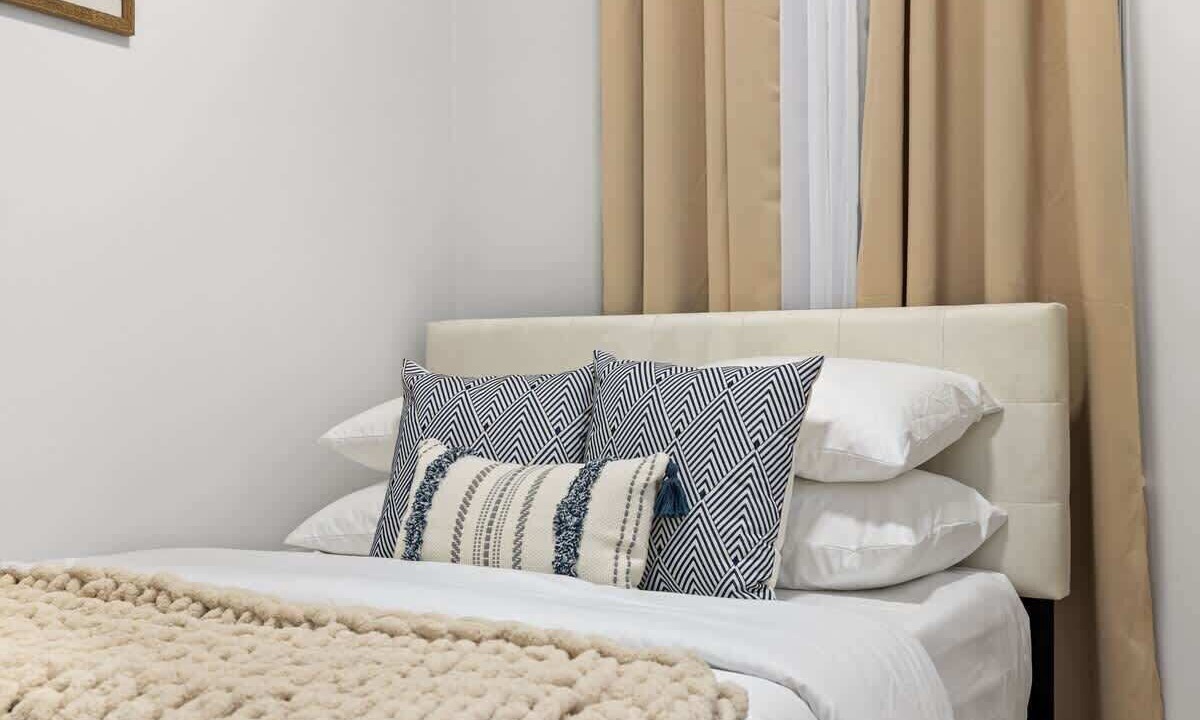Photo of Bedroom in Columbus Park - Andrew Square