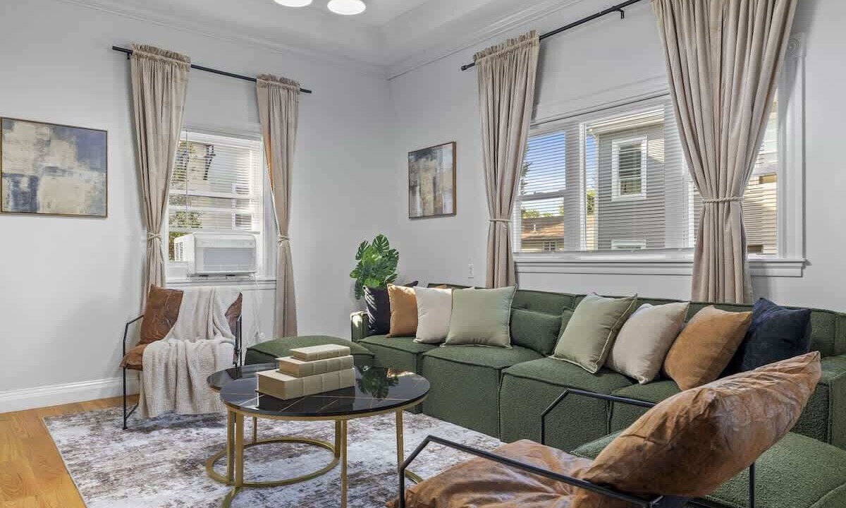Photo of Livingroom in East Somerville