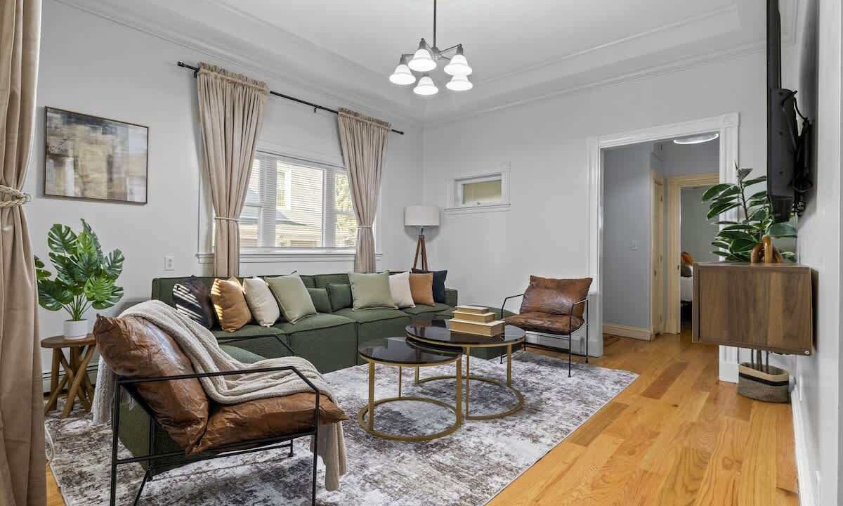 Photo of Livingroom in East Somerville