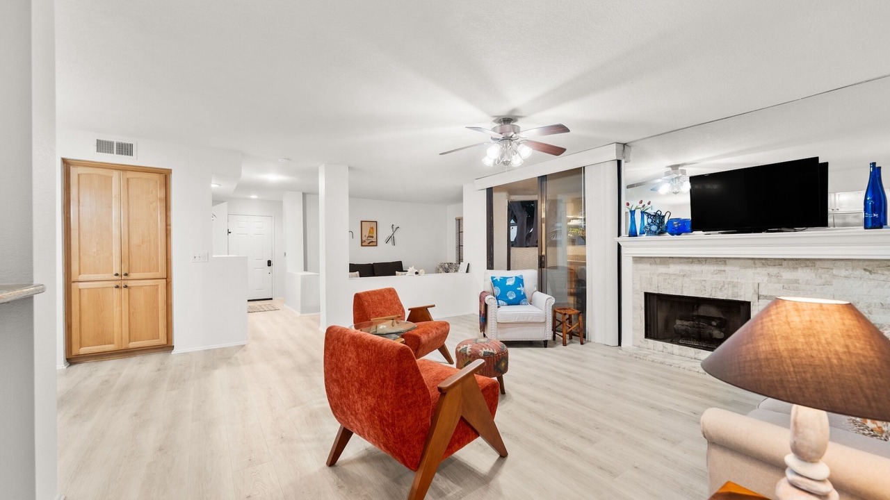 Photo of Livingroom in Oxnard Shores