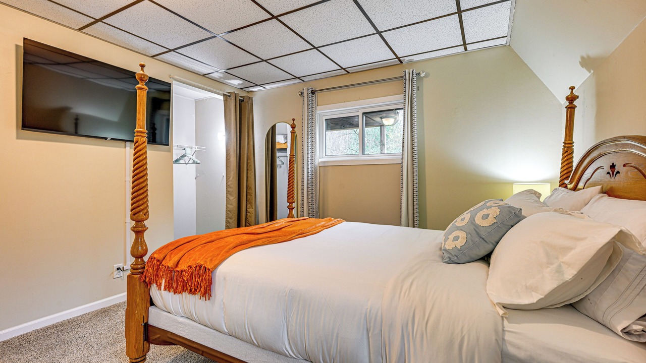 Photo of Bedroom in Nekoosa