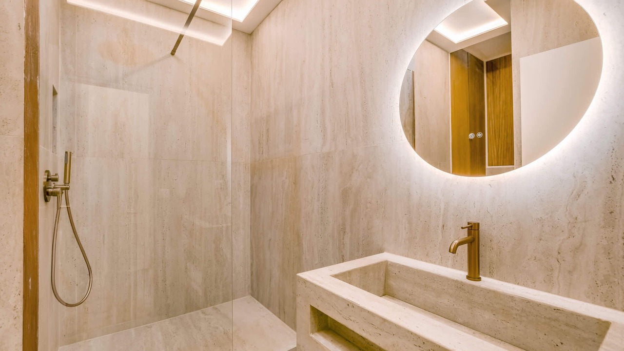 Photo of Bathroom in Quartier de l'Ecole-Militaire