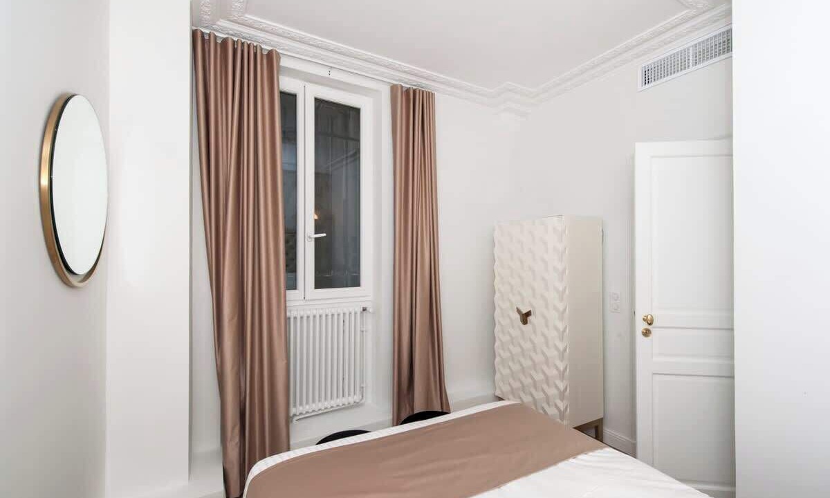 Photo of Bedroom in Champs-Elysees