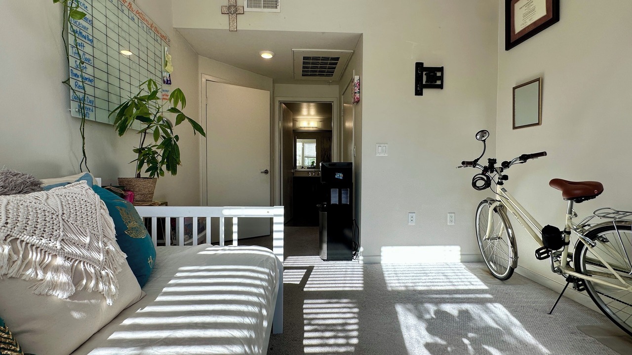 Photo of Bedroom in NoHo Arts District