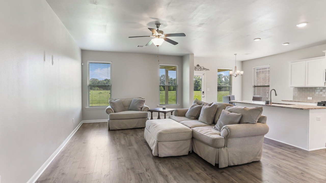 Photo of Livingroom in Zachary
