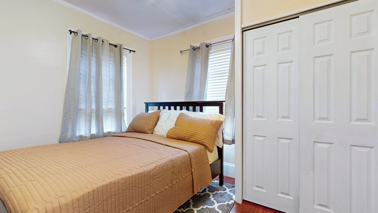 Photo of Bedroom in West Street - River Street