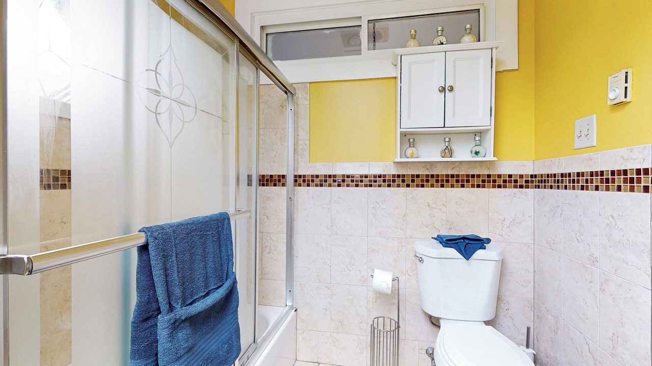 Photo of Bathroom in West Street - River Street