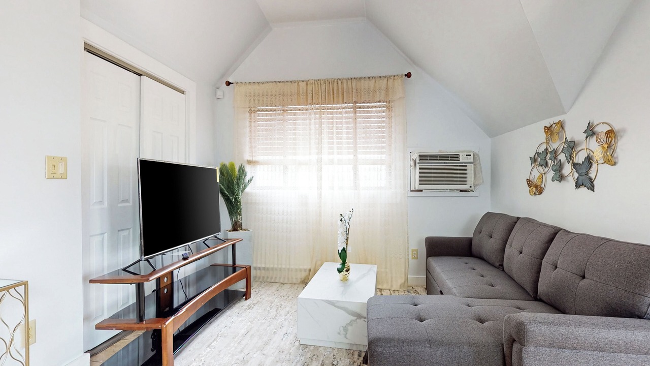 Photo of Livingroom in West Street - River Street