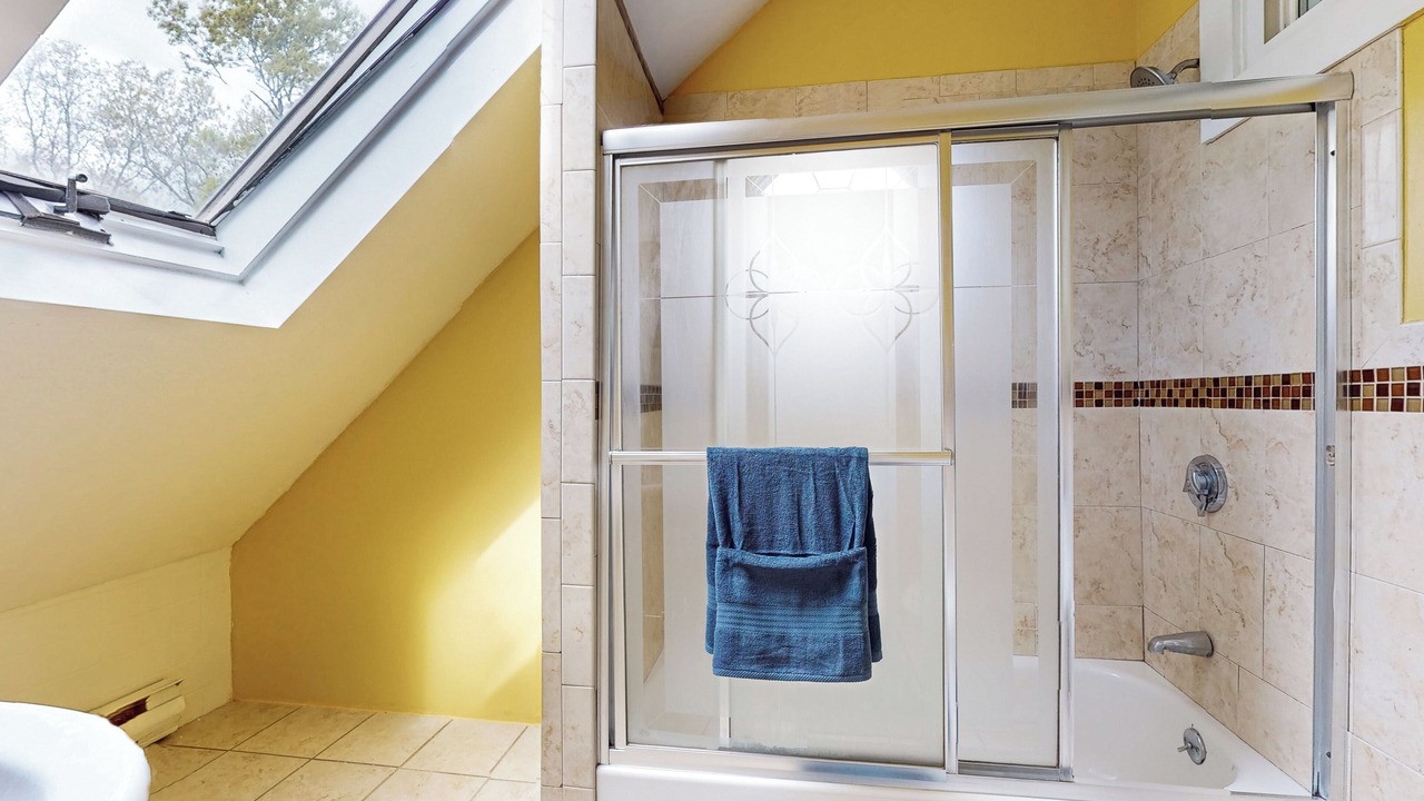 Photo of Bathroom in West Street - River Street