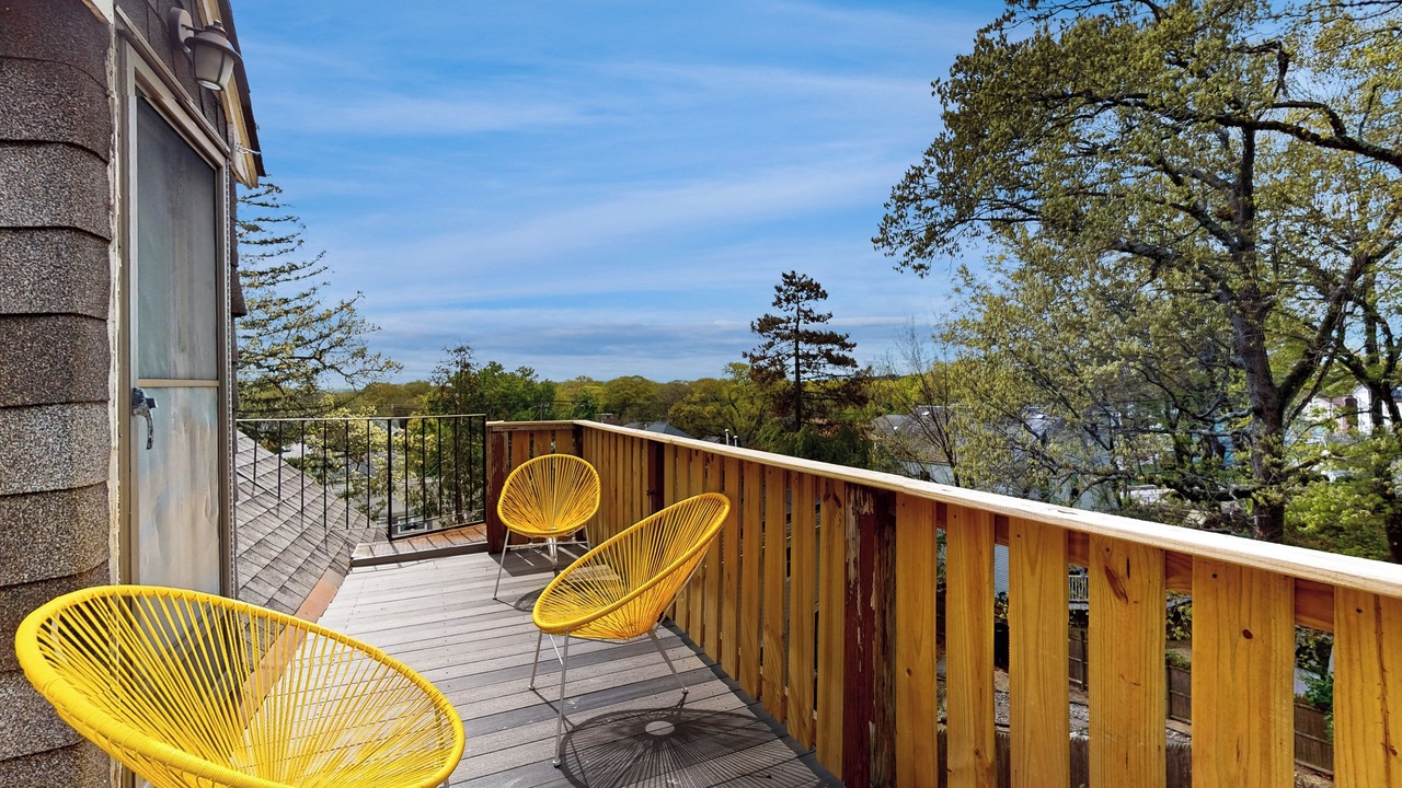 Photo of Patio Balcony in West Street - River Street
