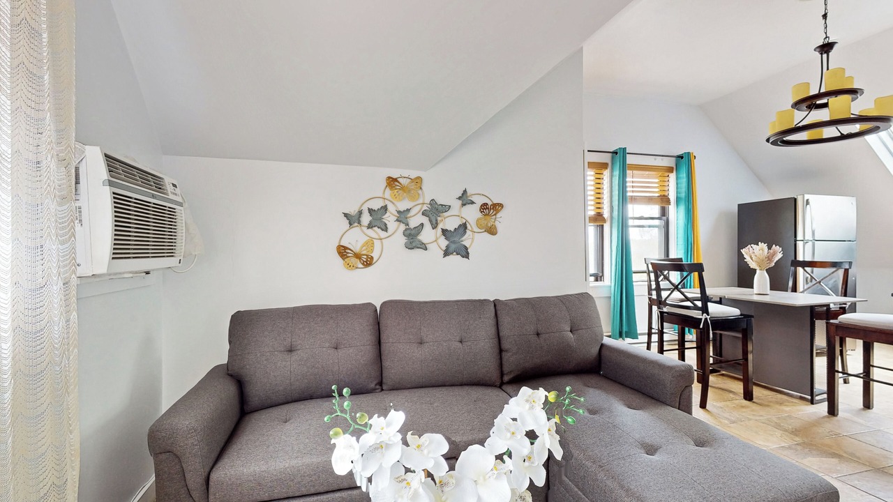 Photo of Livingroom in West Street - River Street