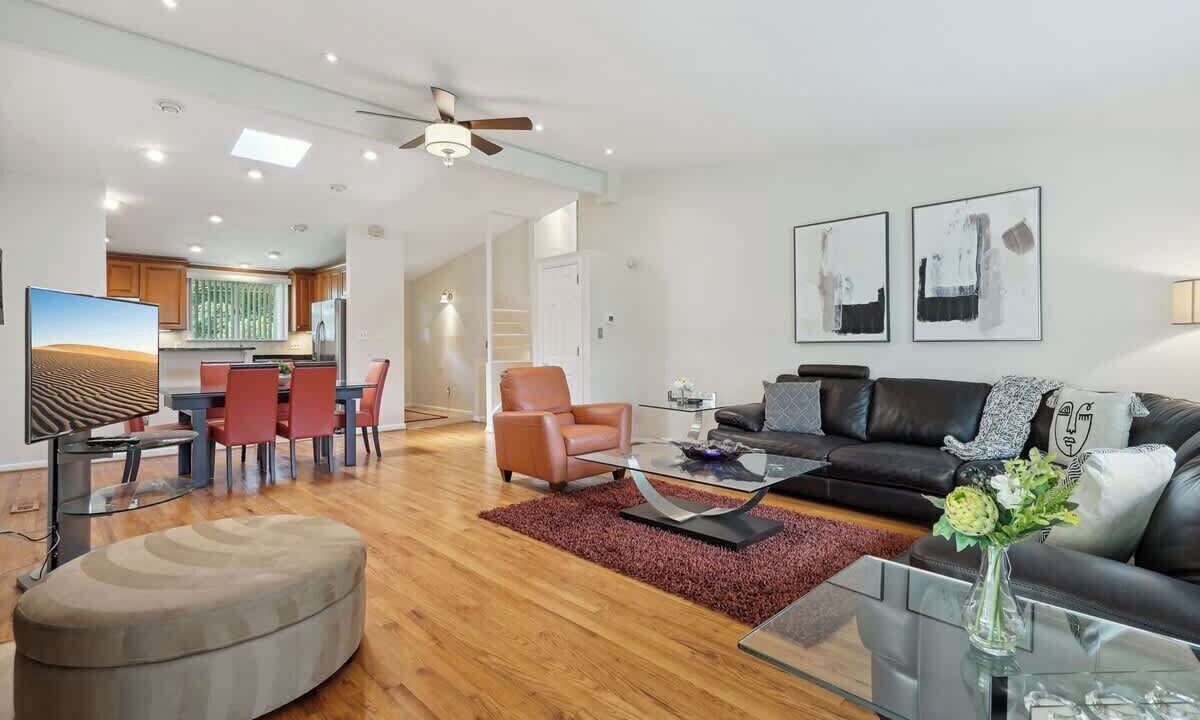Photo of Livingroom in McLean