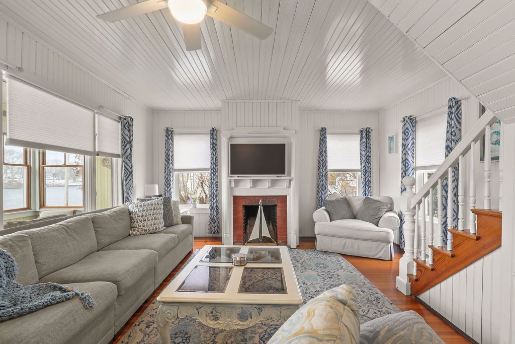 Photo of Livingroom in Buzzards Bay