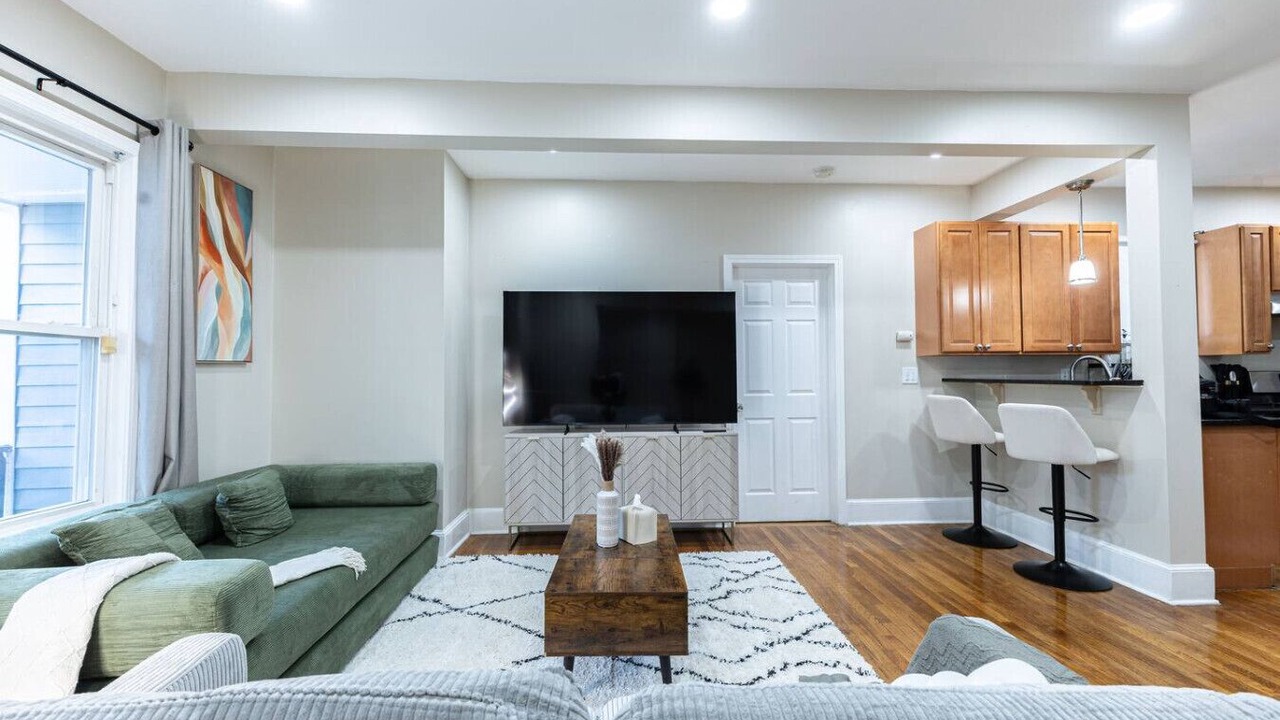 Photo of Livingroom in Roxbury