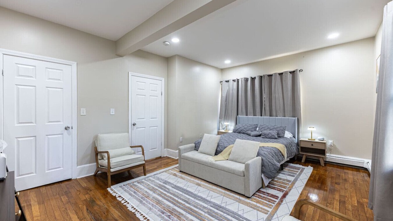 Photo of Bedroom in Roxbury