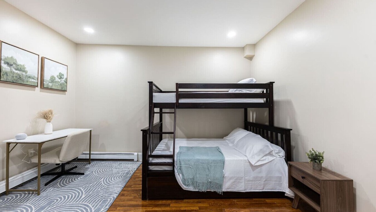 Photo of Bedroom in Roxbury